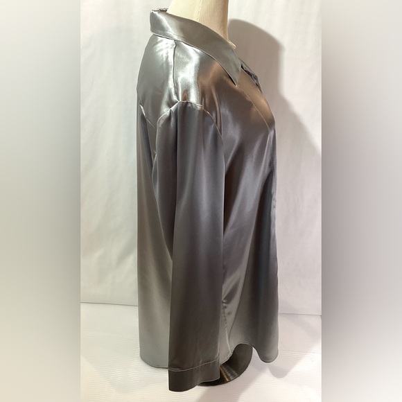 Chico’s Woman’s Sleeping Shirt Size 3 ( L-XL) Color Silver Buttons Long Sleeves - Picture 5 of 9